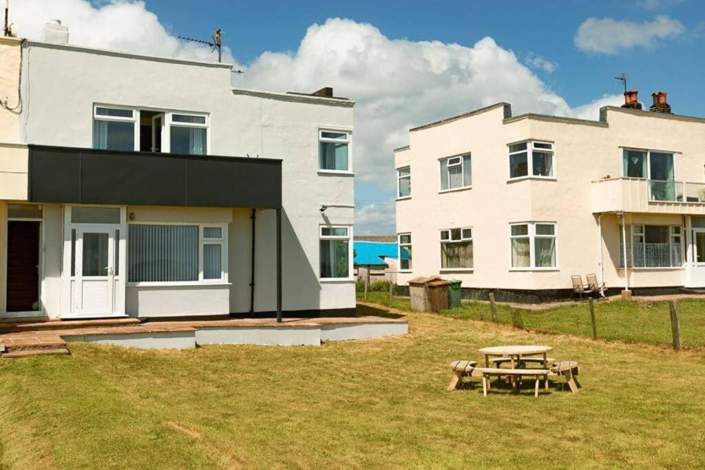 Beachfront Bliss: Bridlington Ground Floor Apartment Bessingby Exterior photo